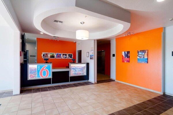 Foto van 2 tweepersoonsbedden (queensize) | - Vakantiehuis in Midland - HallReception