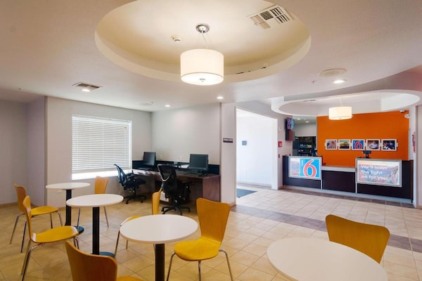 Foto van 2 tweepersoonsbedden (queensize) | - Vakantiehuis in Midland - HallReception