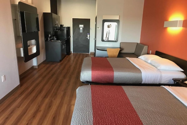 Foto van 2 tweepersoonsbedden (queensize) | - Vakantiehuis in Midland - BedRoom