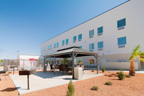 Foto van 2 tweepersoonsbedden (queensize) | - Vakantiehuis in Midland - ExteriorSummer