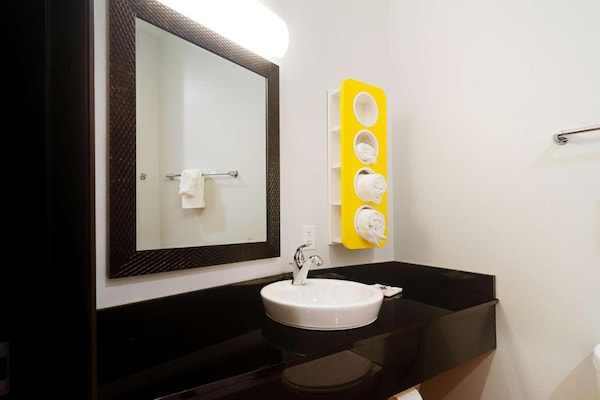 Foto van 2 tweepersoonsbedden (queensize) | - Vakantiehuis in Midland - BathRoom