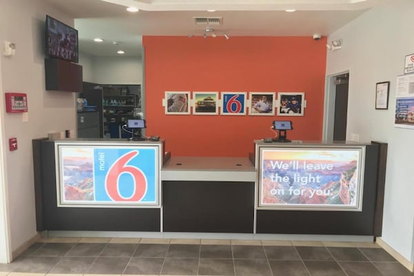 Foto van 2 tweepersoonsbedden (queensize) | Rookvrij - Vakantiehuis in Midland - HallReception