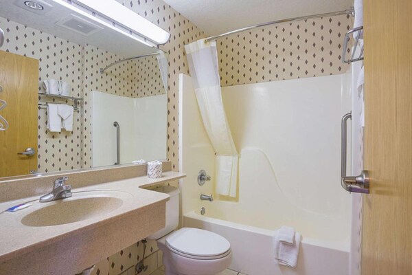 Foto van 1 tweepersoonsbed (queensize) | Suite, rookvrij - Vakantiehuis in Bernalillo - BathRoom
