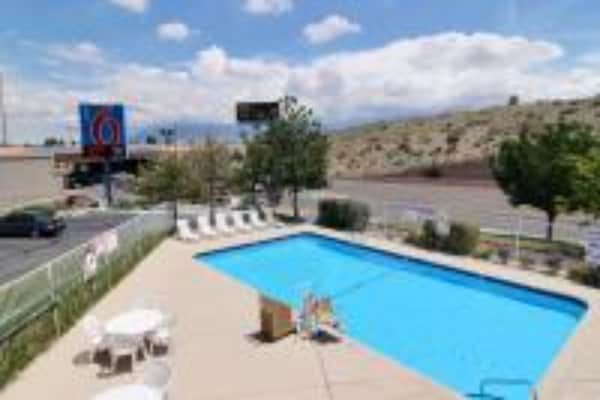 Foto van 1 tweepersoonsbed (queensize) | Rookvrij - Vakantiehuis in Albuquerque - PoolOfHouse