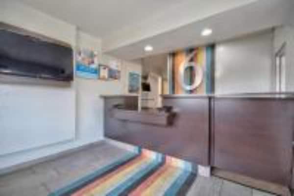 Foto van 1 tweepersoonsbed (queensize) | Rookvrij - Vakantiehuis in Albuquerque - HallReception