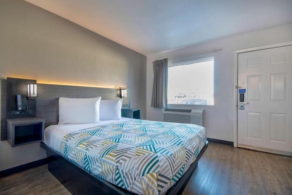 Foto van 1 tweepersoonsbed | Rolstoeltoegankelijke/RI-douche - BedRoom