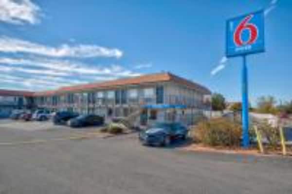 Foto van 1 kingsize bed | Micfridge - Vakantiehuis in Albuquerque NM - ExteriorSummer