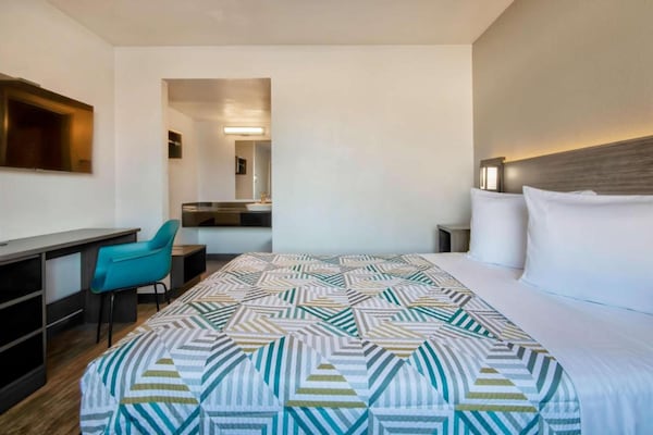 Foto van 1 kingsize bed | Micfridge - Vakantiehuis in Albuquerque NM - BedRoom