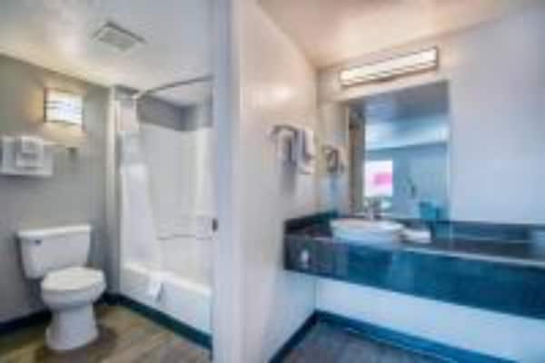 Foto van 2 tweepersoonsbedden | Koelkast - Vakantiehuis in Albuquerque - BathRoom