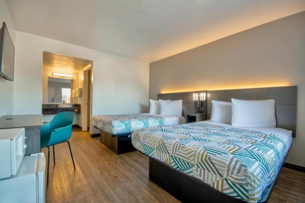 Foto van 2 tweepersoonsbedden | Koelkast - Vakantiehuis in Albuquerque - BedRoom