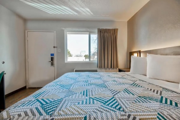 Foto van 1 kingsize bed | Roken toegestaan, koelkast aanwezig - BedRoom