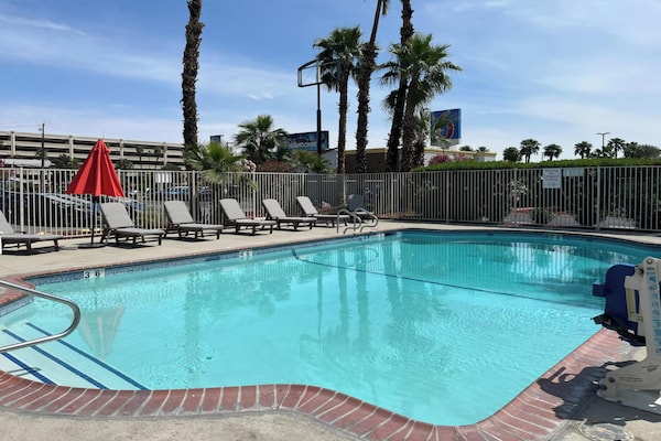 Foto van 2 tweepersoonsbedden | Niet-roken - Vakantiehuis in Las Vegas - PoolOfHouse