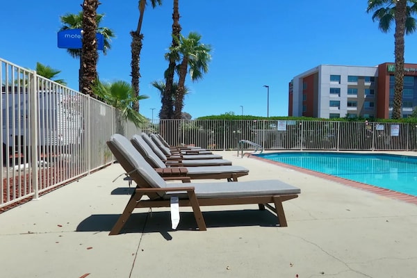 Foto van 2 tweepersoonsbedden | Niet-roken - Vakantiehuis in Las Vegas - PoolOfHouse