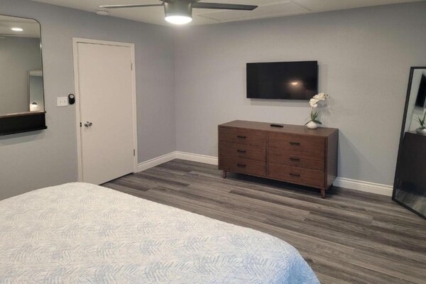 Foto van 1 tweepersoonsbed (queensize) | Premium minikoelkast - BedRoom