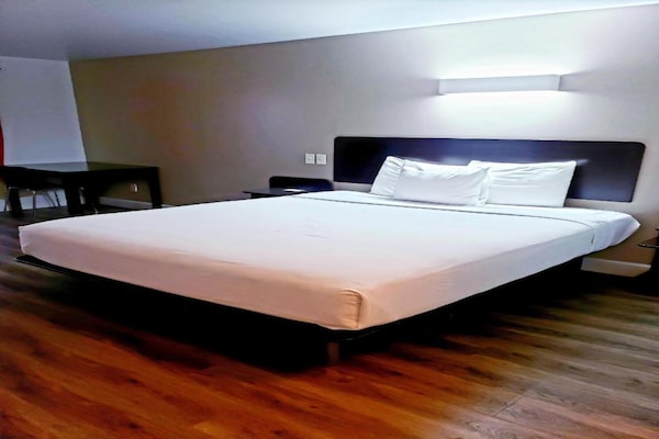 Foto van 1 kingsize bed | Rookvrij - Vakantiehuis in Hesperia - BedRoom