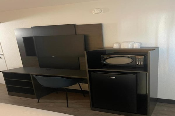 Foto van 1 tweepersoonsbed | Douche conform ADA/RI-normen - Vakantiehuis in Bakersfield - BedRoom