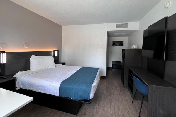 Foto van 1 tweepersoonsbed | Douche conform ADA/RI-normen - Vakantiehuis in Bakersfield - BedRoom