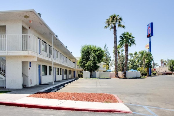 Foto van 1 tweepersoonsbed | Douche conform ADA/RI-normen - Vakantiehuis in Bakersfield - ExteriorSummer
