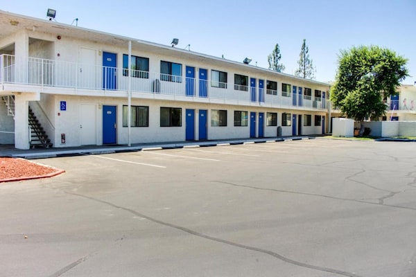 Foto van 2 tweepersoonsbedden | Niet-roken, koelkast - Vakantiehuis in Bakersfield - ExteriorSummer