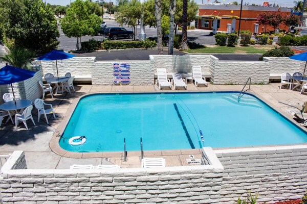 Foto van 2 tweepersoonsbedden | Niet-roken, koelkast - Vakantiehuis in Bakersfield - PoolOfHouse