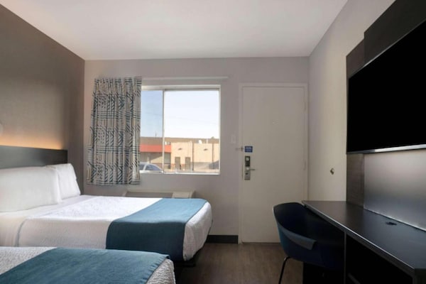Foto van 2 tweepersoonsbedden | Niet-roken, koelkast - Vakantiehuis in Bakersfield - BedRoom