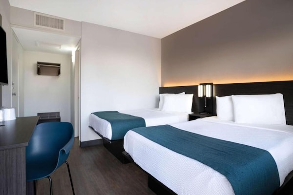 Foto van 2 tweepersoonsbedden | Niet-roken, koelkast - Vakantiehuis in Bakersfield - BedRoom