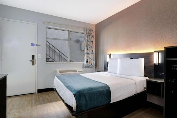 Foto van 1 tweepersoonsbed (queensize) | Niet-roken, koelkast (Micfridge) - BedRoom