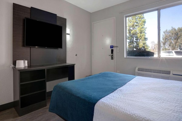 Foto van 1 tweepersoonsbed (queensize) | Niet-roken, koelkast (Micfridge) - BedRoom