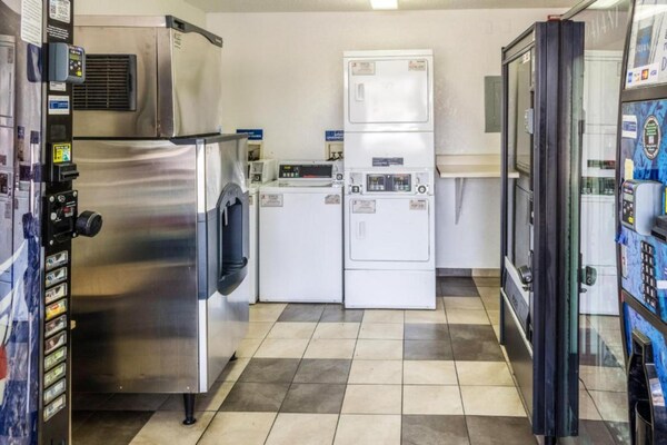 Foto van 2 tweepersoonsbedden | Rolstoeltoegankelijk bad - Vakantiehuis in Bakersfield - Facilities