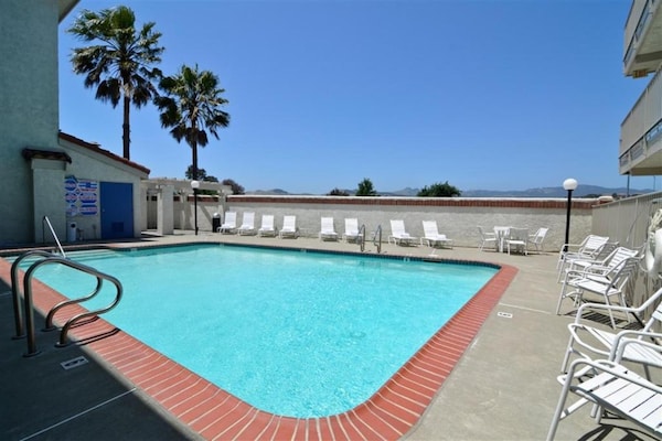 Foto van 1 tweepersoonsbed (Queensize) | Mobiel bad (Nsmk) - Vakantiehuis in Fairfield - PoolOfHouse