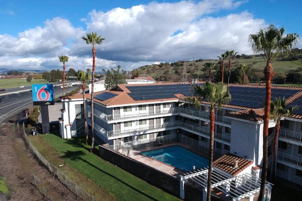 Foto van 1 tweepersoonsbed (Queensize) | Mobiel bad (Nsmk) - Vakantiehuis in Fairfield - ExteriorSummer