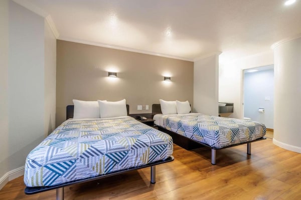Foto van 2 tweepersoonsbedden | Niet-roken, koelkast - Vakantiehuis in Auburn - BedRoom