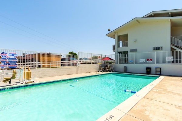 Foto van 1 tweepersoonsbed (Queensize) - Vakantiehuis in Redding CA - PoolOfHouse