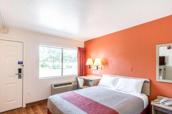 Foto van 1 tweepersoonsbed (Queensize) - Vakantiehuis in Redding CA - BedRoom