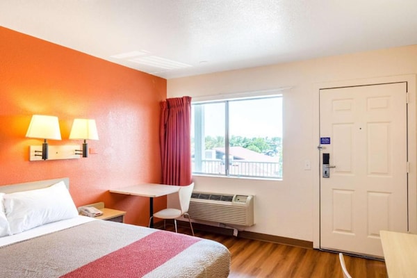 Foto van 1 tweepersoonsbed (Queensize) - Vakantiehuis in Redding CA - BedRoom