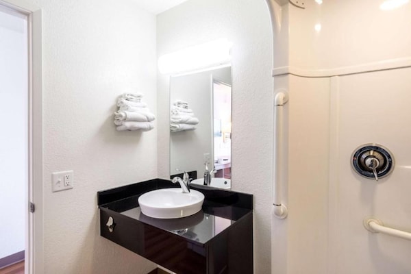 Foto van 1 tweepersoonsbed (Queensize) - Vakantiehuis in Redding CA - BathRoom