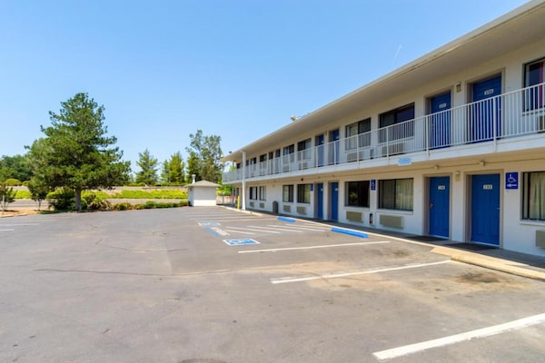 Foto van 1 tweepersoonsbed (Queensize) - Vakantiehuis in Redding CA - ExteriorSummer