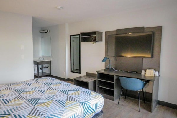 Foto van 1 tweepersoonsbed (queensize) | Rookvrij - Vakantiehuis in Tigard - LivingRoom