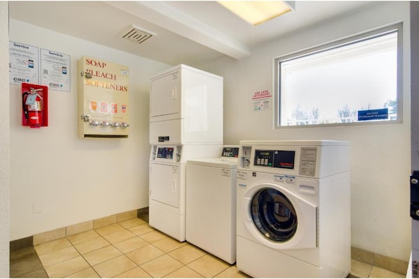 Foto van 1 tweepersoonsbed | Douche conform ADA/RI-normen - Vakantiehuis in Fife - Facilities