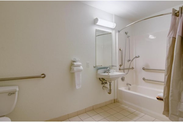 Foto van 1 tweepersoonsbed (queensize) | Rookvrij - Vakantiehuis in Fife - BathRoom