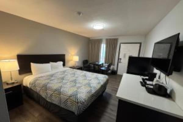 Foto van 1 tweepersoonsbed (queensize) | Roken toegestaan, koelkast (McFridge) - BedRoom