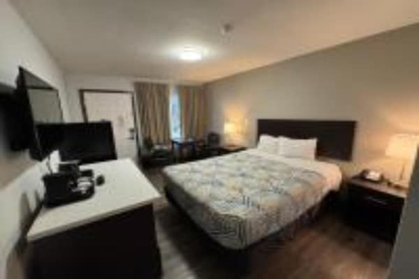 Foto van 1 tweepersoonsbed (queensize) | Roken toegestaan, koelkast (McFridge) - BedRoom